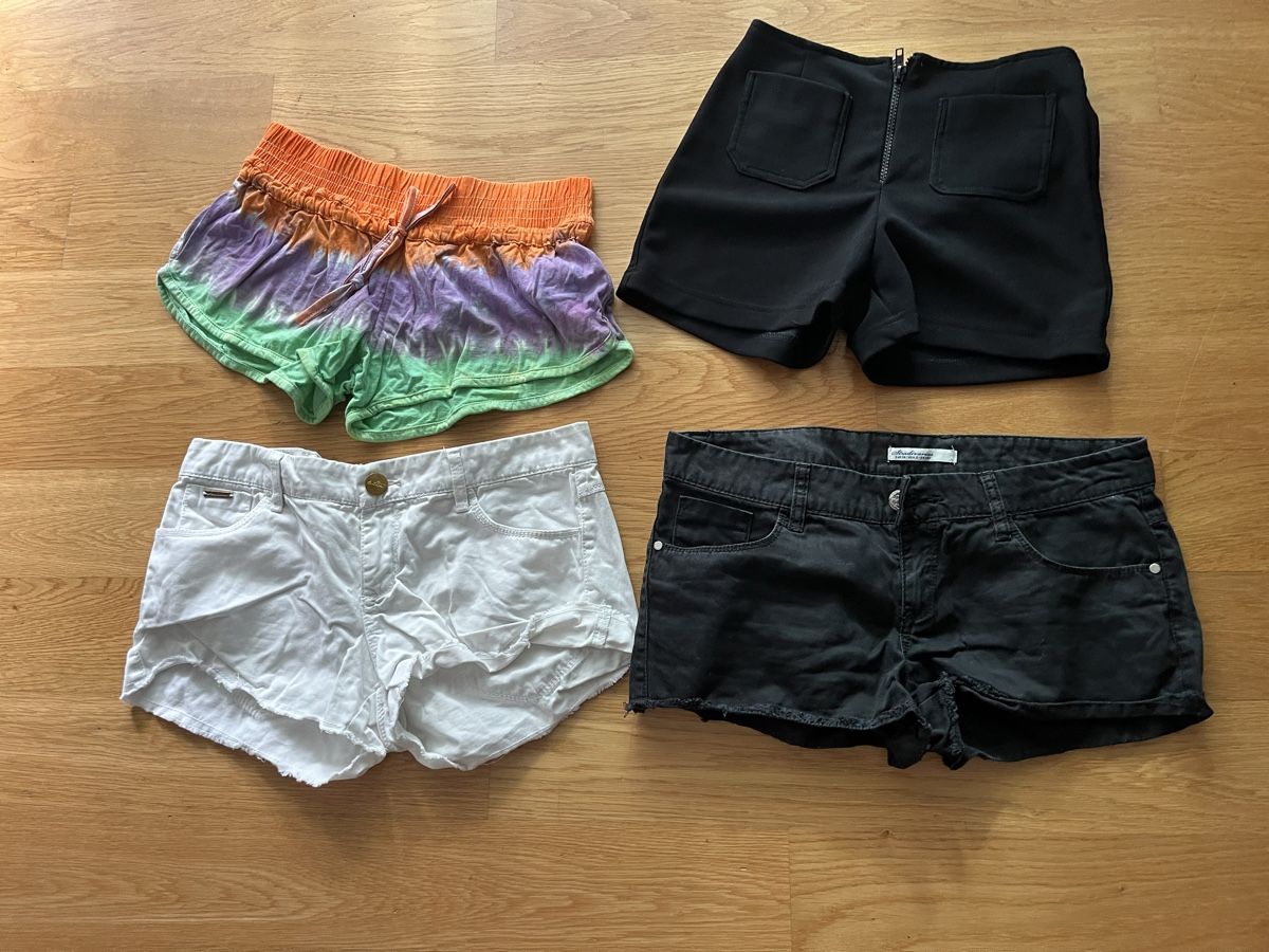 Kleiderpakete: 4 Coole Shorts, Gr. : 34 -36 – Gebraucht aus Zürich von MariaSusanne
