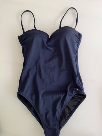 Badeanzug Tommy Hilfiger dunkelblau Grösse S neuwertig