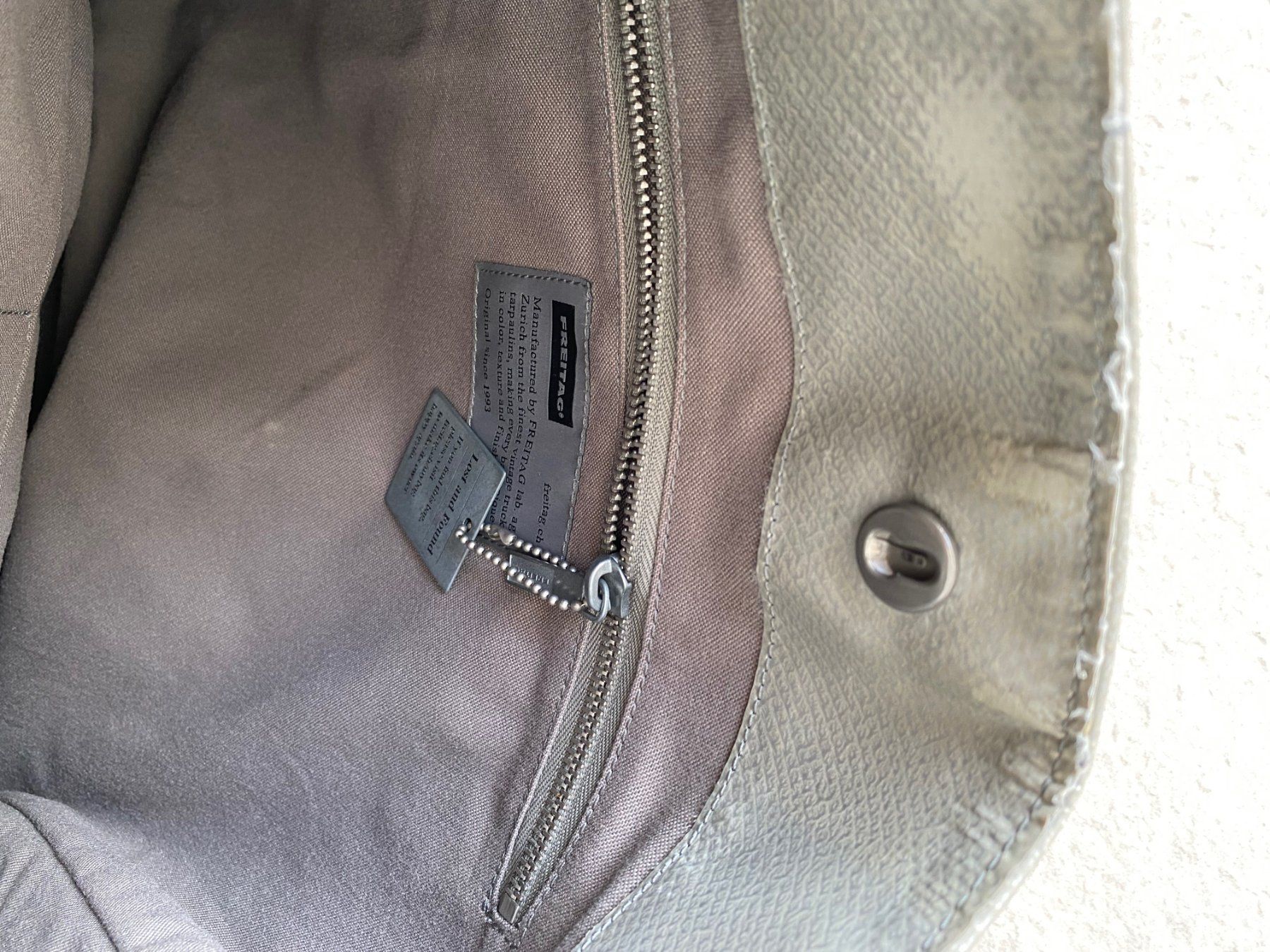 Freitag Sacs: Freitag Tasche, Modell Morgenson, Silberfarbig – D'occasion à Fanas par Omibia 4
