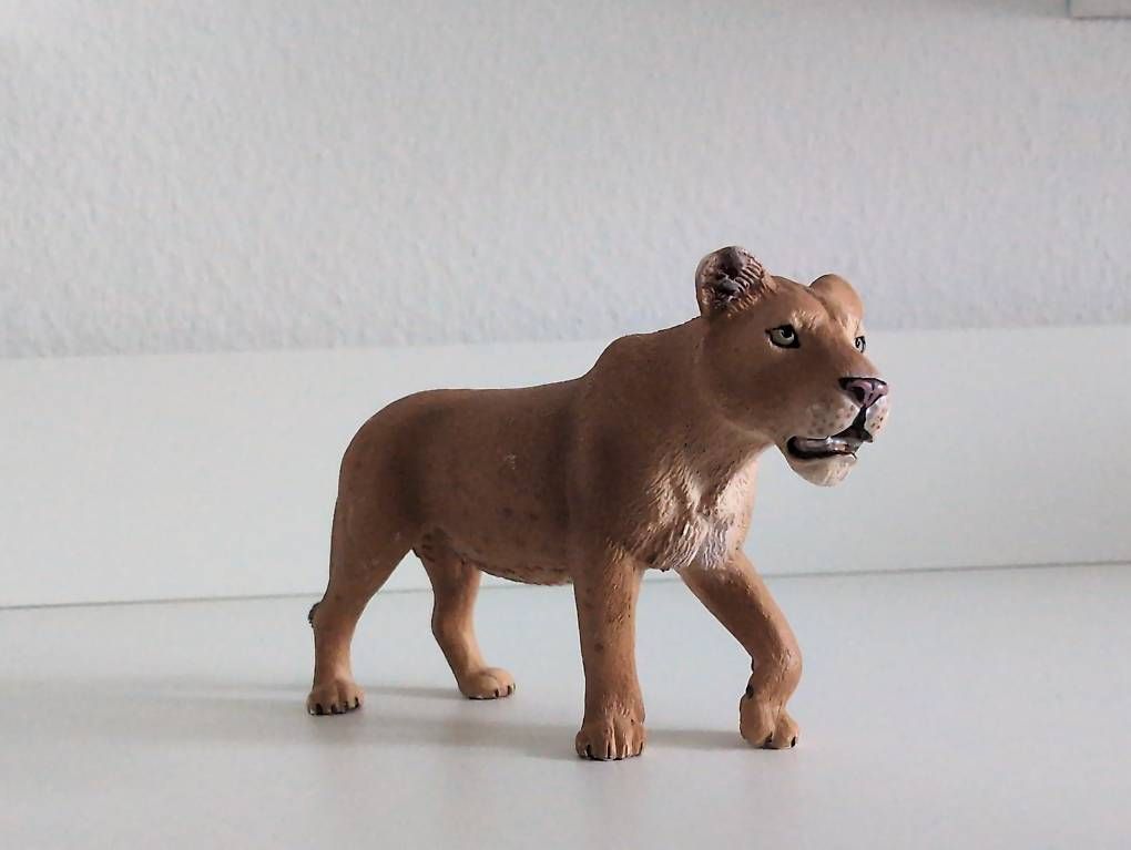 Schleich Spielzeuge: Schleich Löwin Laufend – Gebraucht aus Wangen b. Olten von kim_x9zn 3