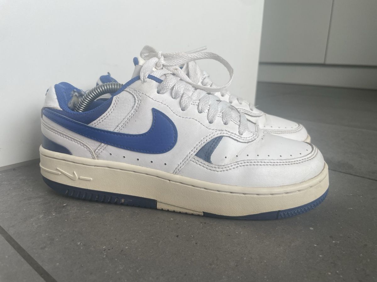 Nike Scarpe da uomo: Nike Sneaker weiss blau Grösse 38 – Usato da Dübendorf venduto da Blume1235 2
