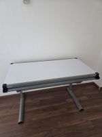 Schreibtisch