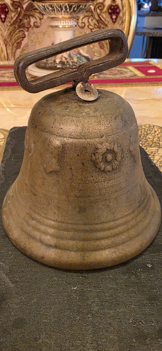 Glocken & Treicheln: Antike Bronze Glocke – Gebraucht aus Kaufdorf von Nati-Nati