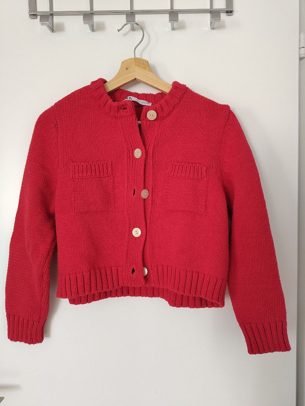 Zara Giacche: Strickjacke Zara in rot – Usato da Wädenswil venduto da plantmom