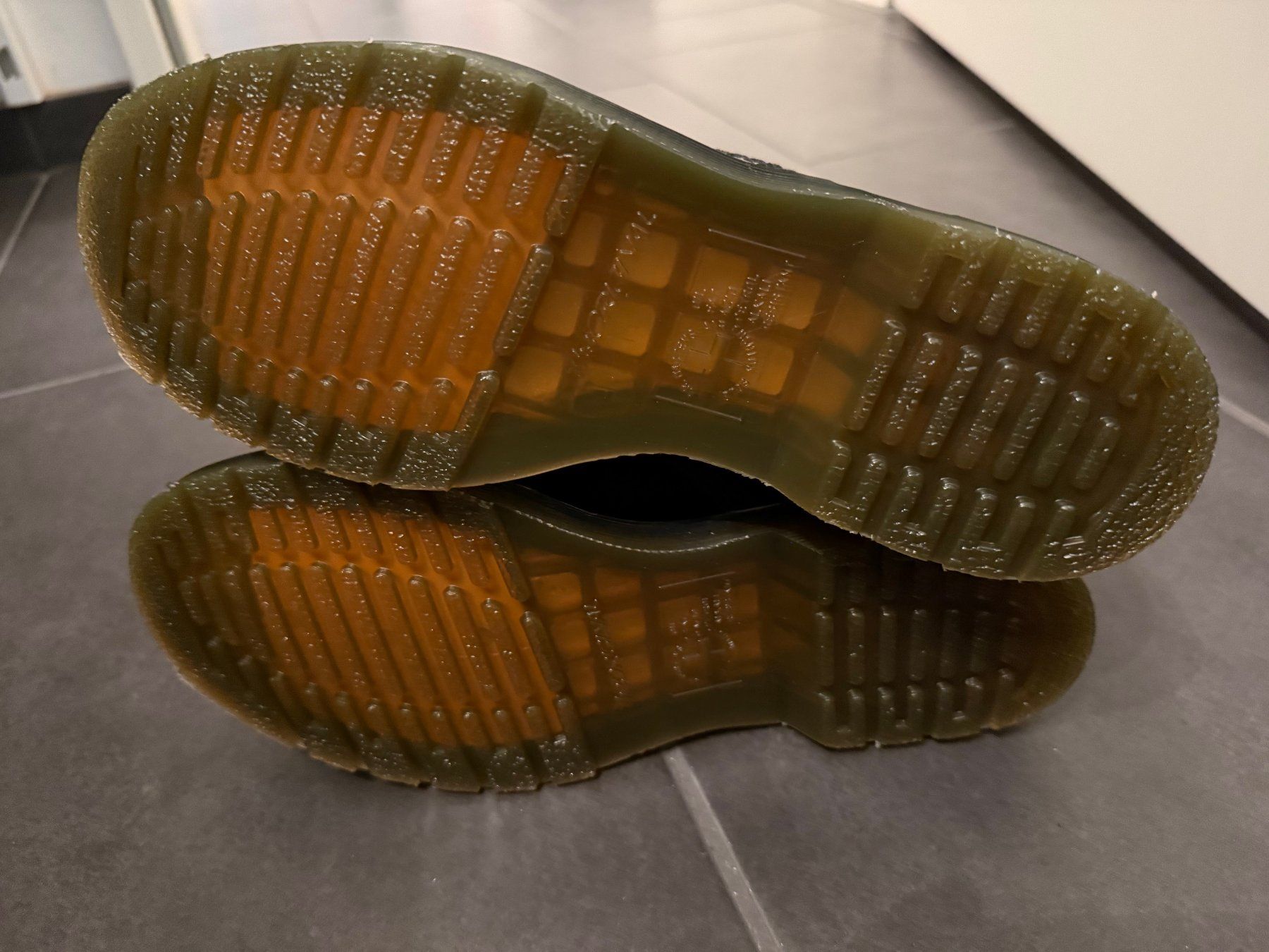 Dr. Martens Damenschuhe: Dr. Martens Lack-Lederstiefel, Grösse 40, neu – Neu (gemäss Beschreibung) aus Wittinsburg von redrose296 2