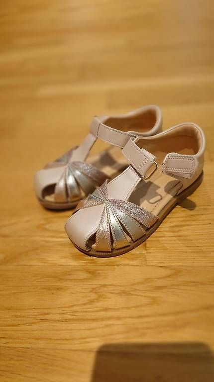 Schuhe für Mädchen: Schöne Sandalen Gr. 25 – Gebraucht aus Riniken von canadiandream86