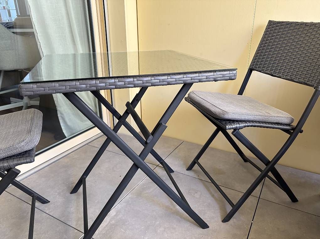 Set di tavolo e panche: Balkontisch mit Glasplatte & 2 Stühlen – Usato da Luzern venduto da fbi_c6rs 2