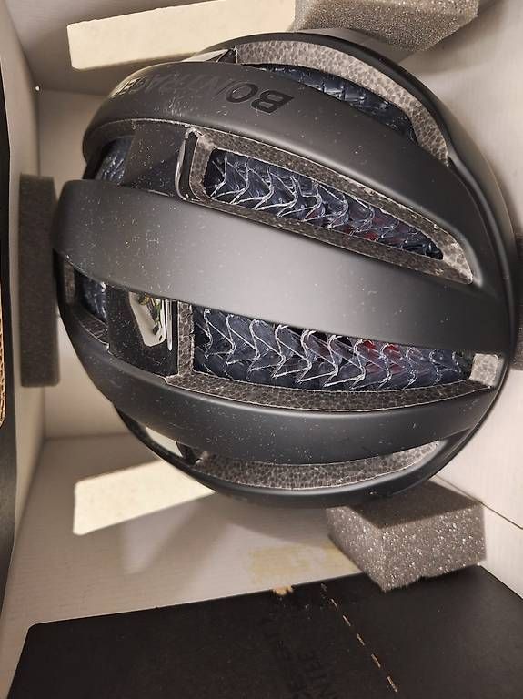 Helme: Trek Bontrager Circuit WaveCel Helm, Grösse M – Neu und originalverpackt aus Mühlau von MG2013