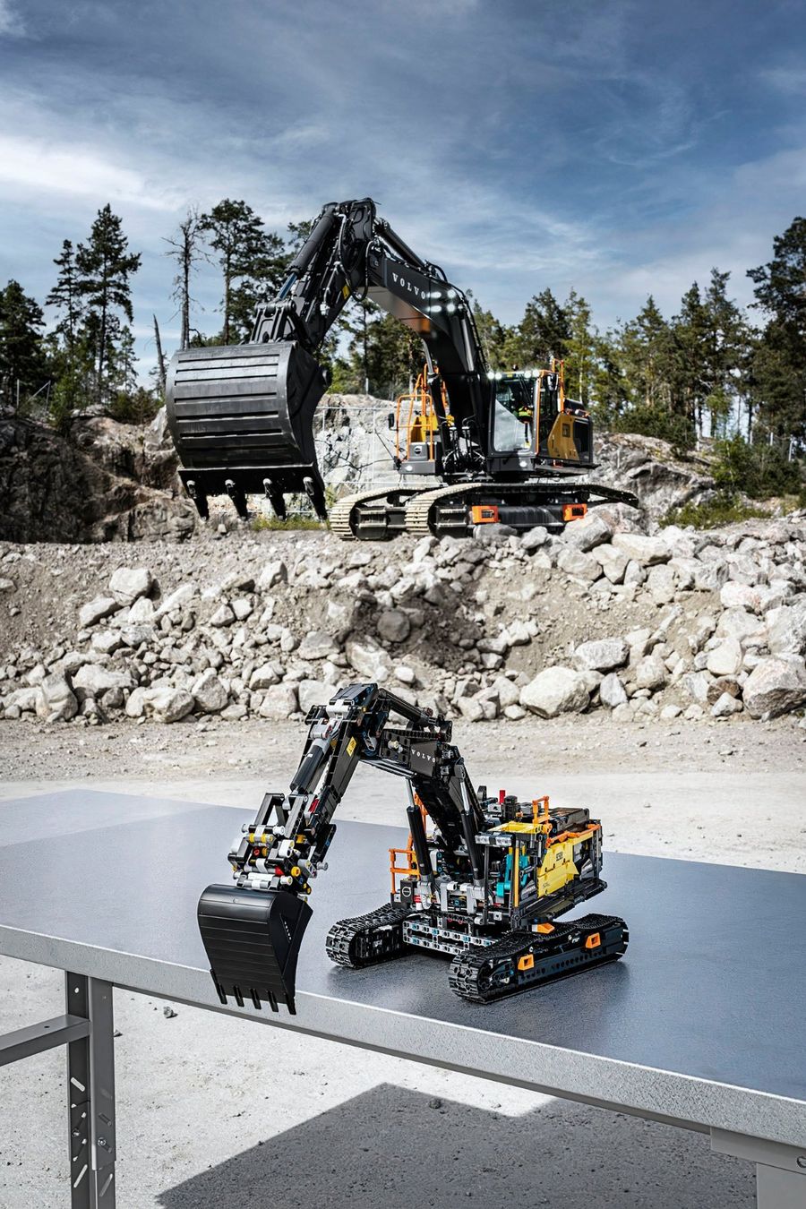 Lego Jeux de construction: LEGO Technic Volvo EC500 Bagger 42215 – Neuf avec emballage d'origine à Kreuzlingen par ale_d9nx 1