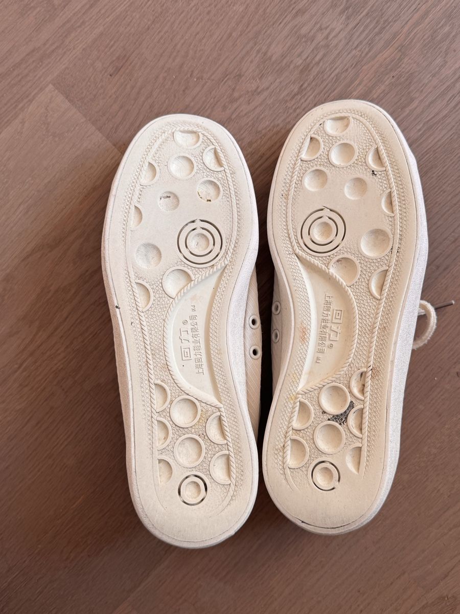 Scarpe da donna: Warrior Sneakers Cream Size 39 Used – Usato da Zürich venduto da tan_7szg 7