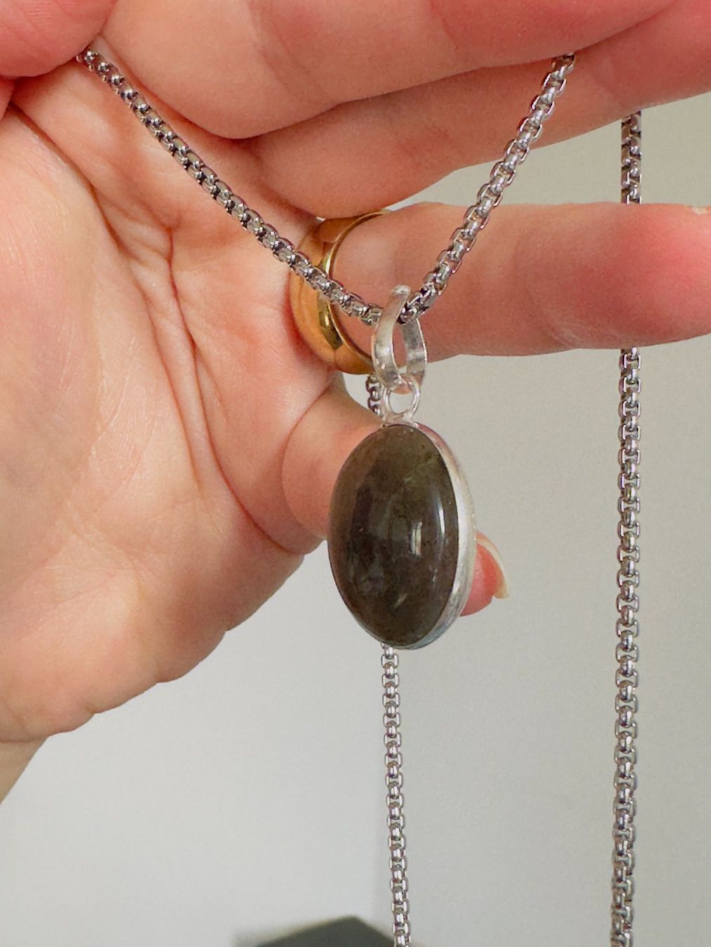 Ketten: Fashionable labradorite necklace – Neu und originalverpackt aus Genève von AGBERG 3