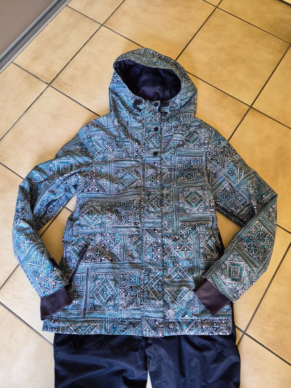 Billabong Vestes: Ensemble de ski Billabong et Celsius taille M et 38 – D'occasion à le landeron par canette
