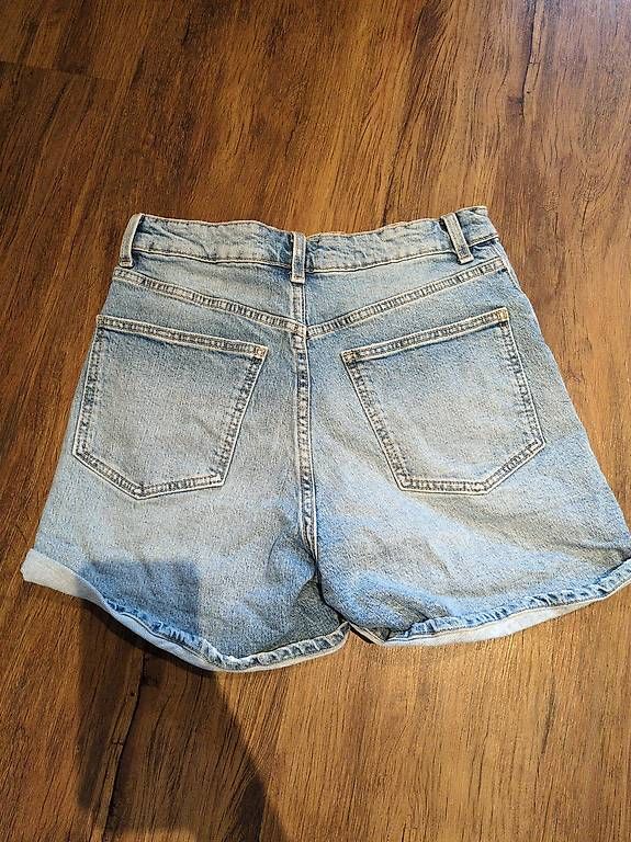 Pantalons: Shorts Zara – D'occasion à Flums par tin_zk28 2