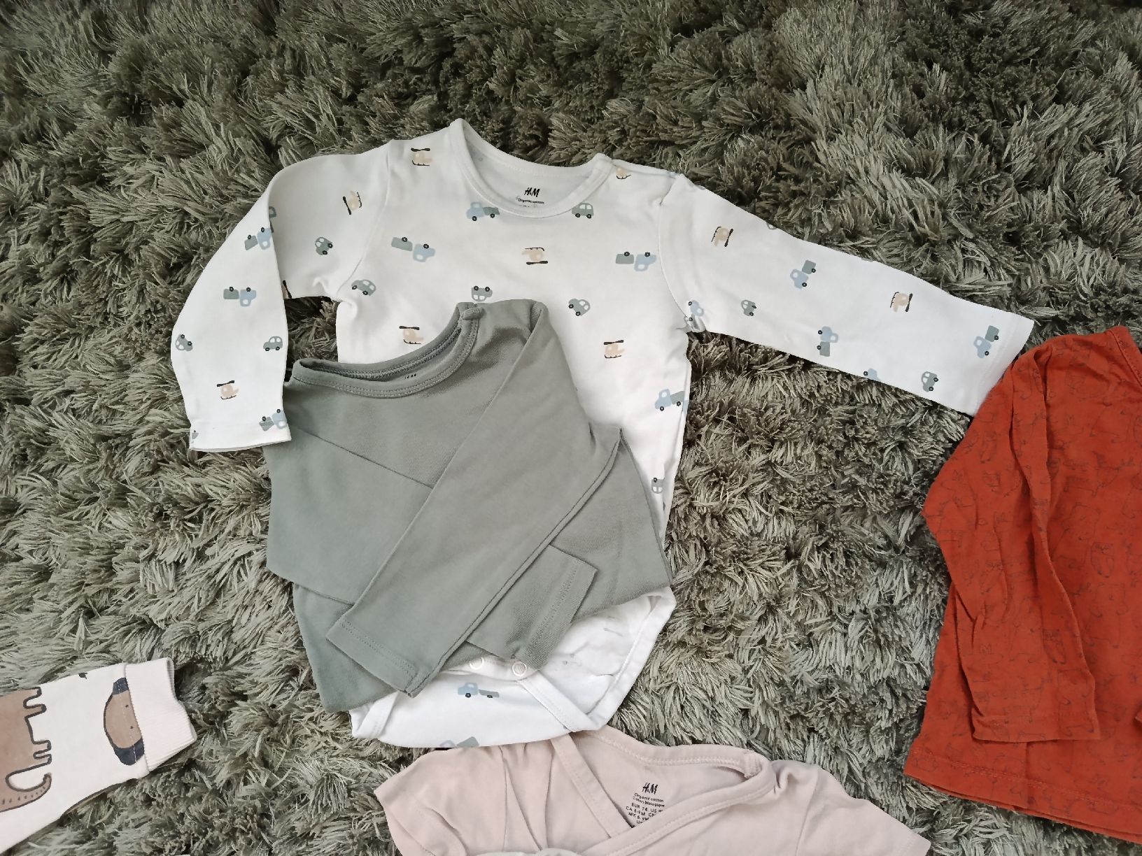 Lotti & Set di vestiti: Baby Kleiderpaket. Oberteile – Usato da Naters venduto da oks_6rfv 6