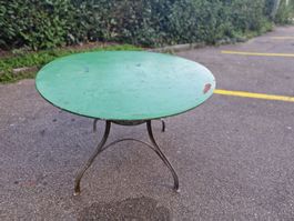Runder Gartentisch Metall grün, guter Zustand - Ref 09/23