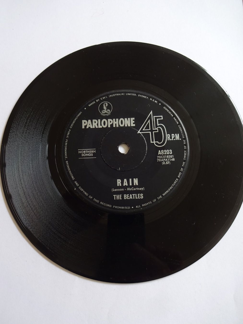 Dischi in vinile: 1966  -  Single  - Beatles "Rain" und "Paperback Writer" – Usato da Cham venduto da mktreasure