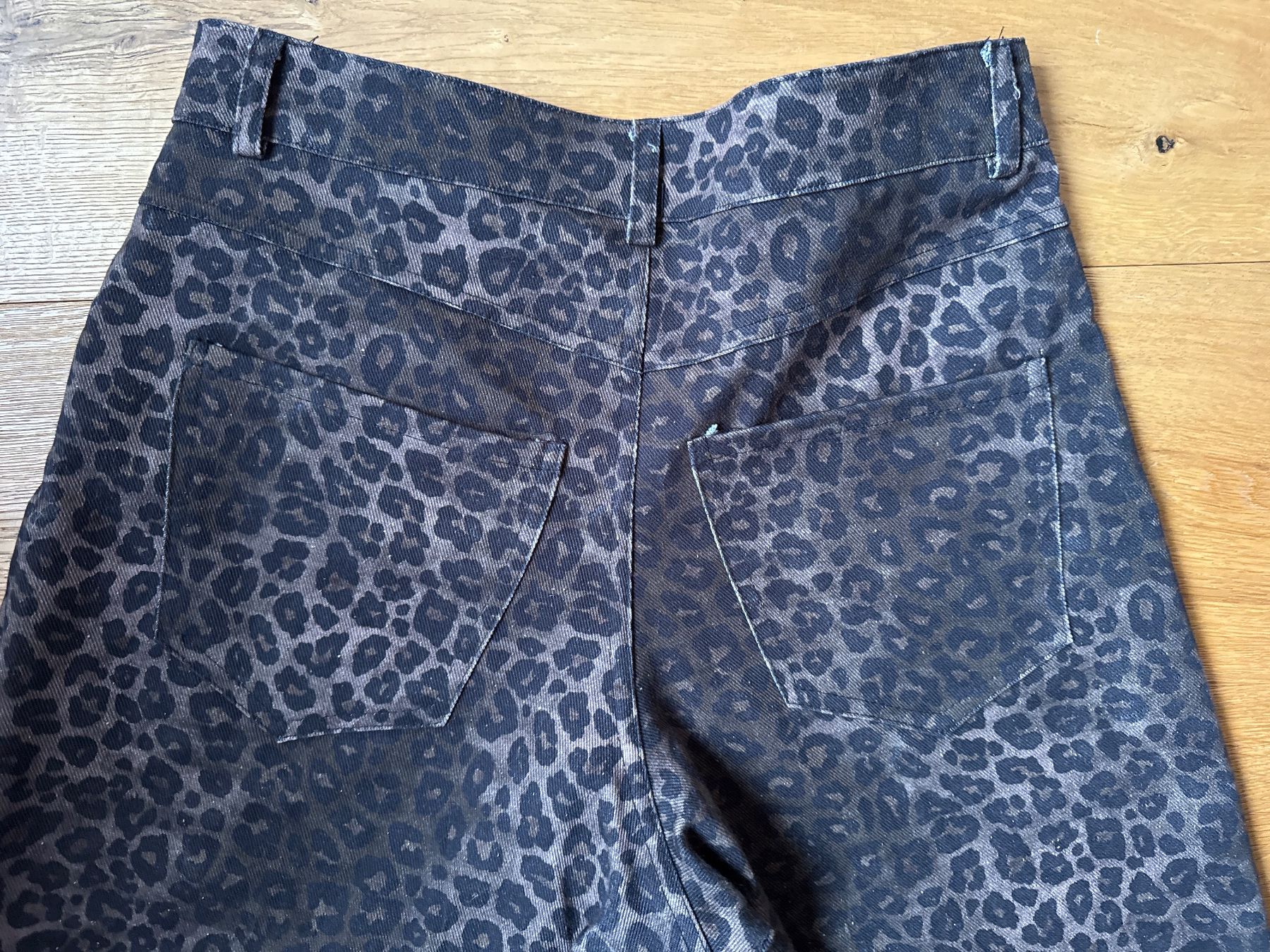 Pantaloni: Bermudas – Nuovo (secondo la descrizione) da gurzelen venduto da malu04 4