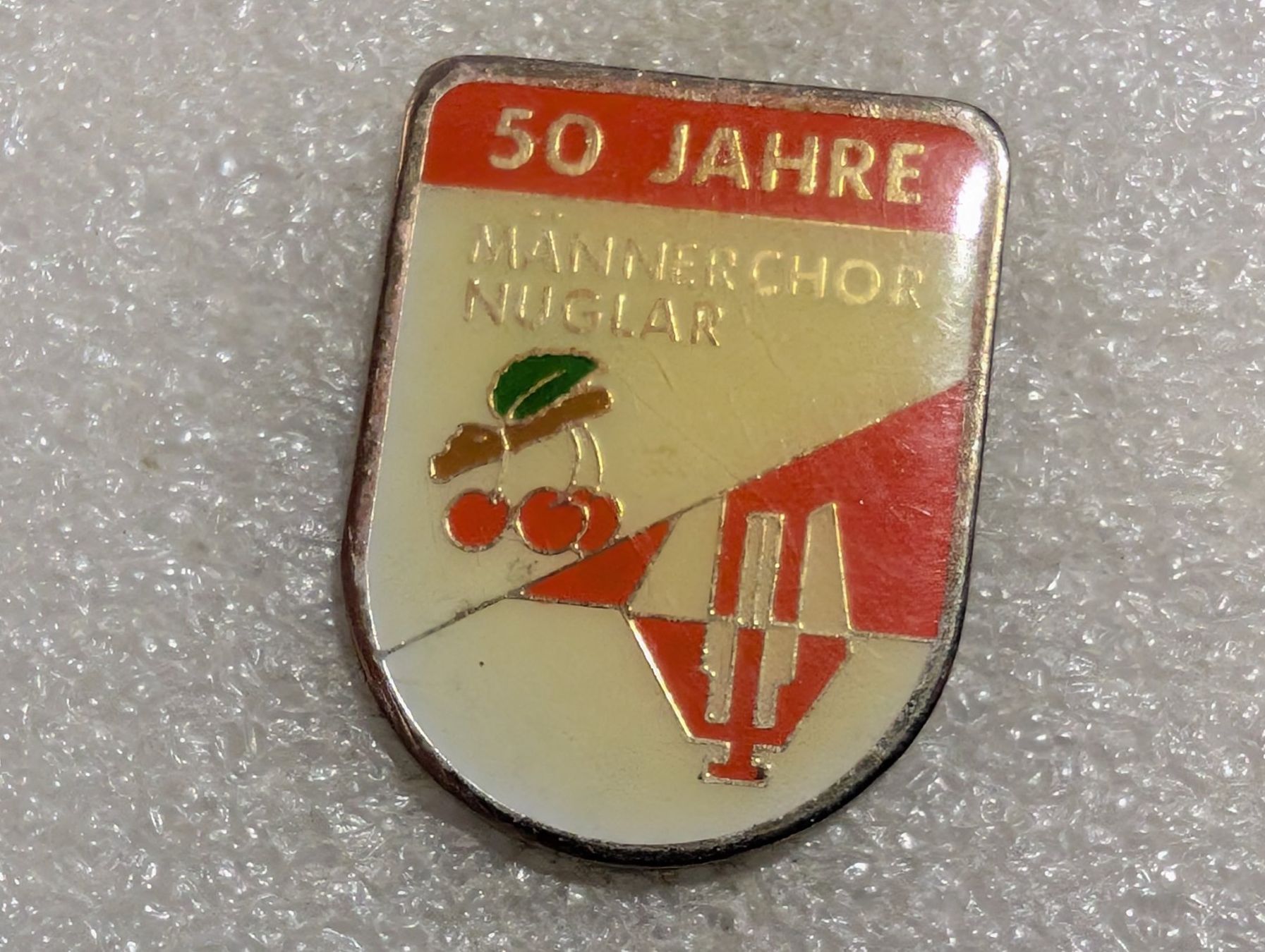 Placchette & Badge: Ansteckpin 242: Männerchor Nuglar – Usato da Oppligen venduto da Pin-Fall-Shop