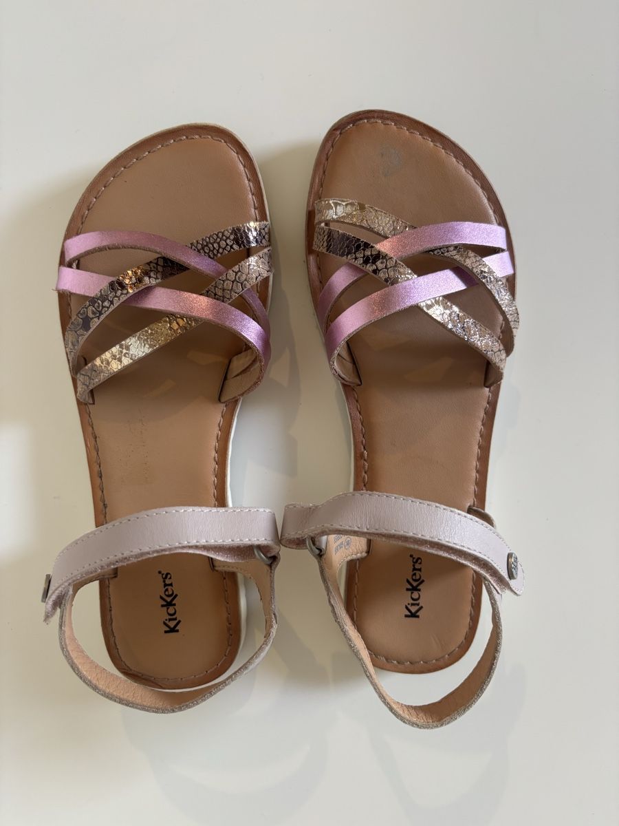 Kickers Chaussures filles: Sandales Kickers roses et dorées taille 36 – Neuf (Voir description) à Bernex par mar_82vn