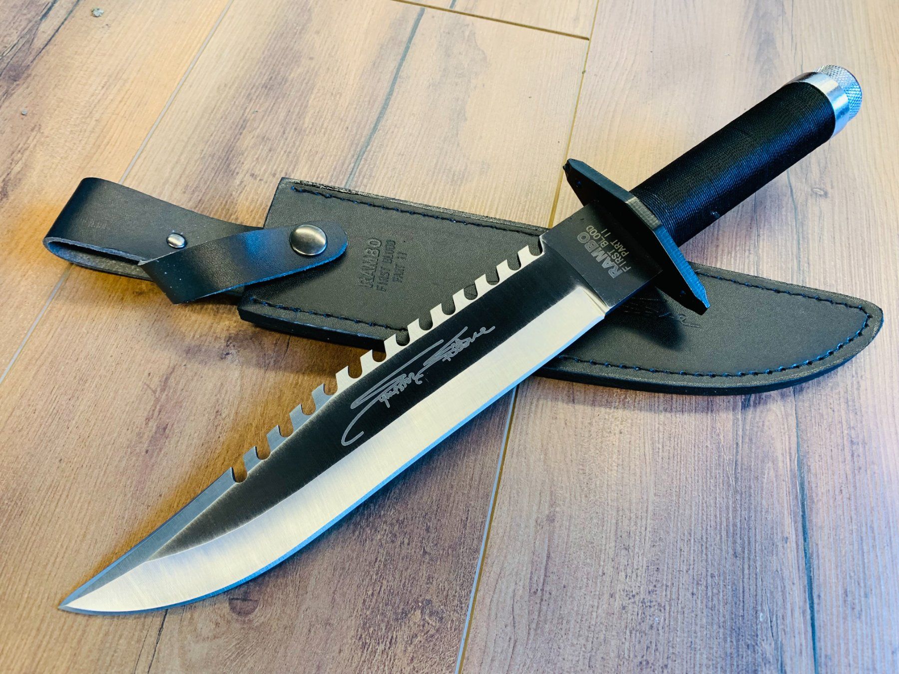 Accessori: Rambo Survival Messer Black Line 39cm – Nuovo e nell'imballaggio originale da Bergdietikon venduto da shopAgent 5