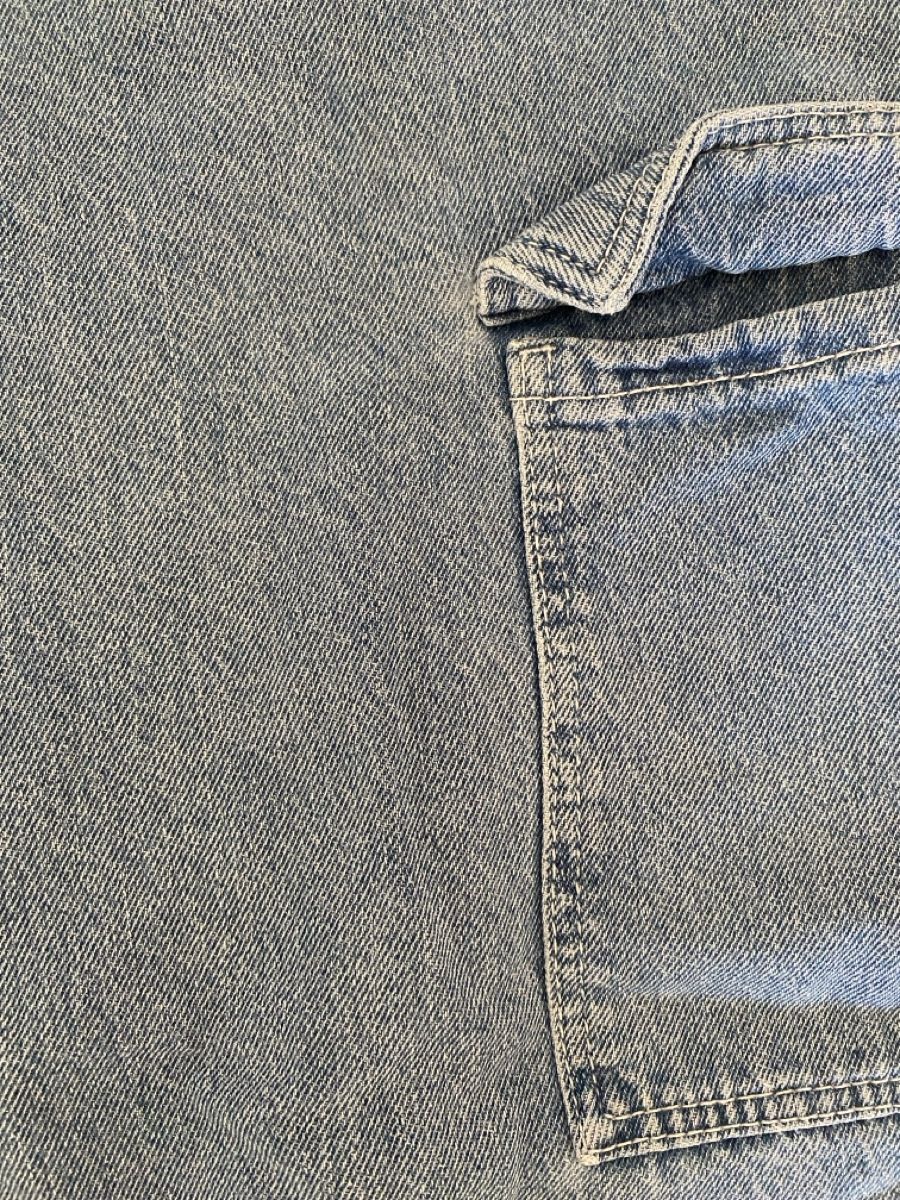 Bershka Pantaloni: Jean Bershka Cargo, Taille Haute – Usato da Vésenaz venduto da gau_v6pf 2