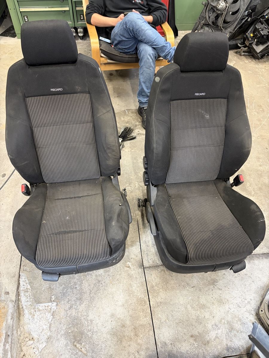 Volkswagen Toutes les pièces auto: Sedili Golf 4 RECARO – Défectueux à Bironico par Sgrazza