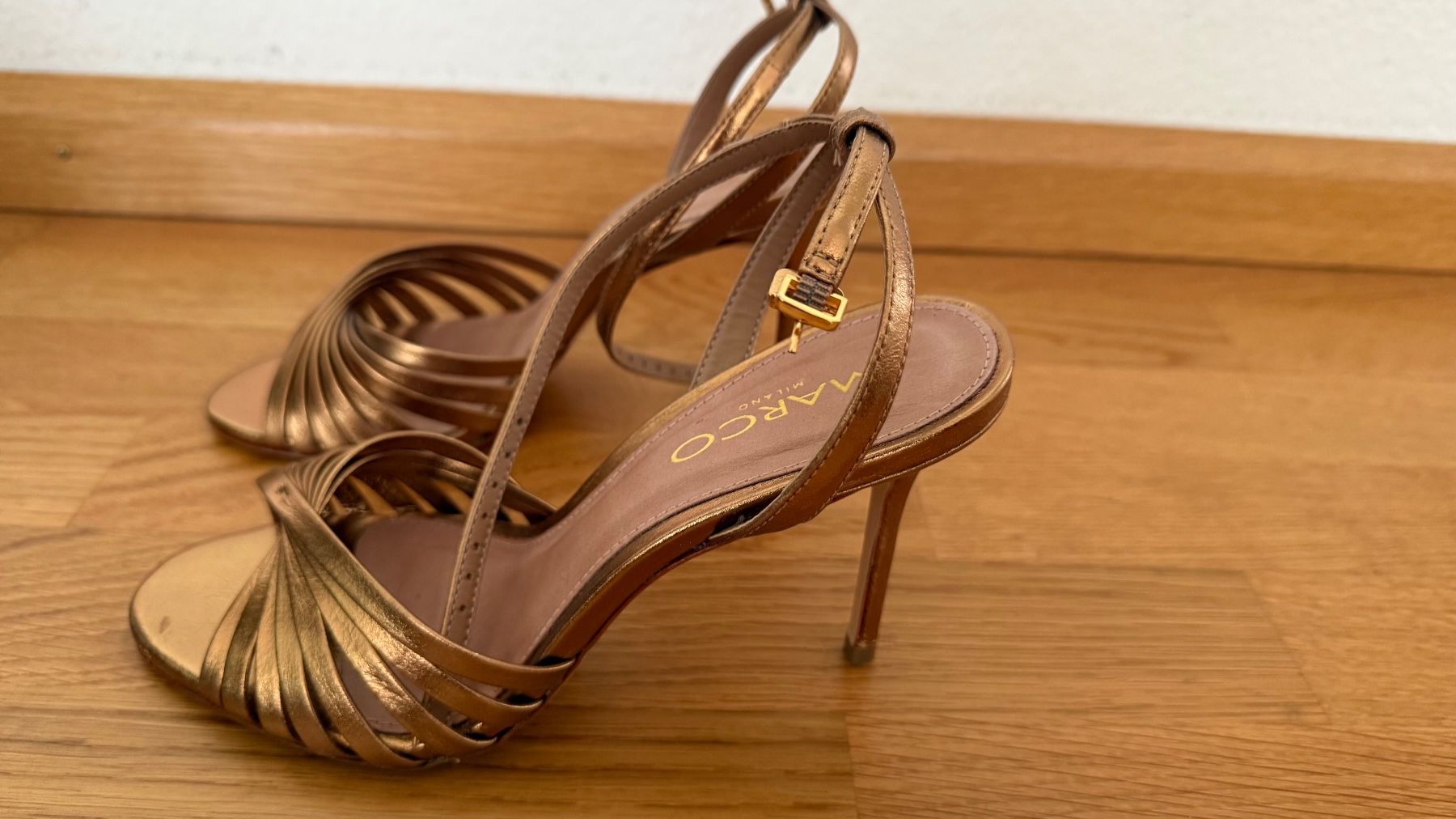 Scarpe da donna: Pumps elegant, golden, neuwertig – Usato da Binningen venduto da nuggi86 1