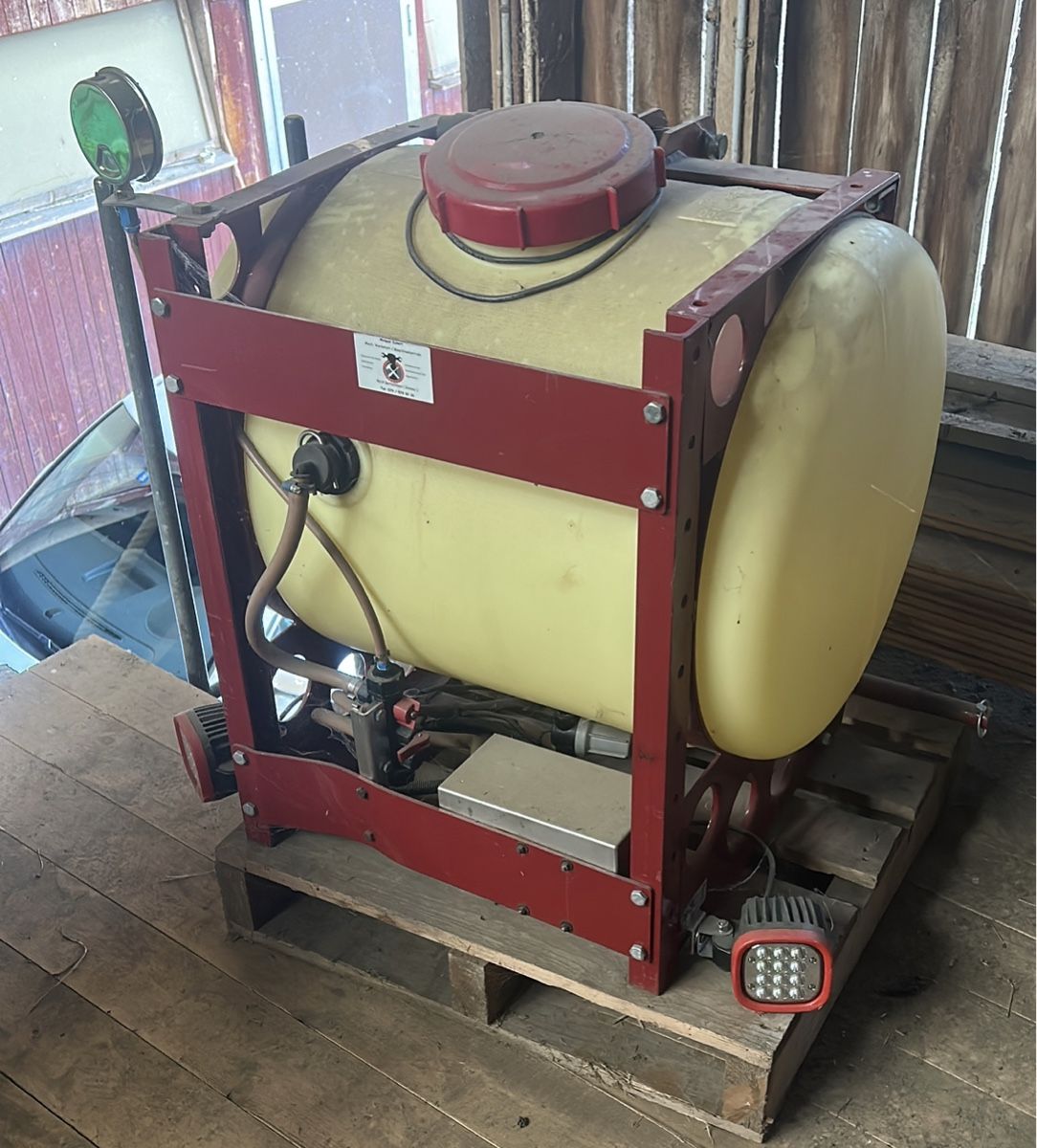 Trattori: Siliermitteltank Fronthydraulik – Usato da Mettmenstetten venduto da LSA900 2