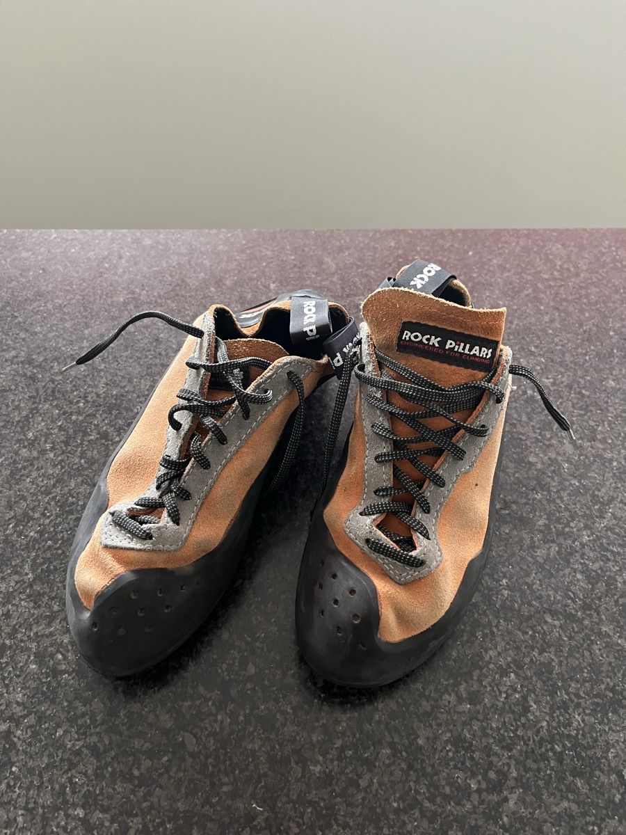 Chaussures femmes: Kletterschuhe Rock Pillars – D'occasion à Basel par oosummerrainoo