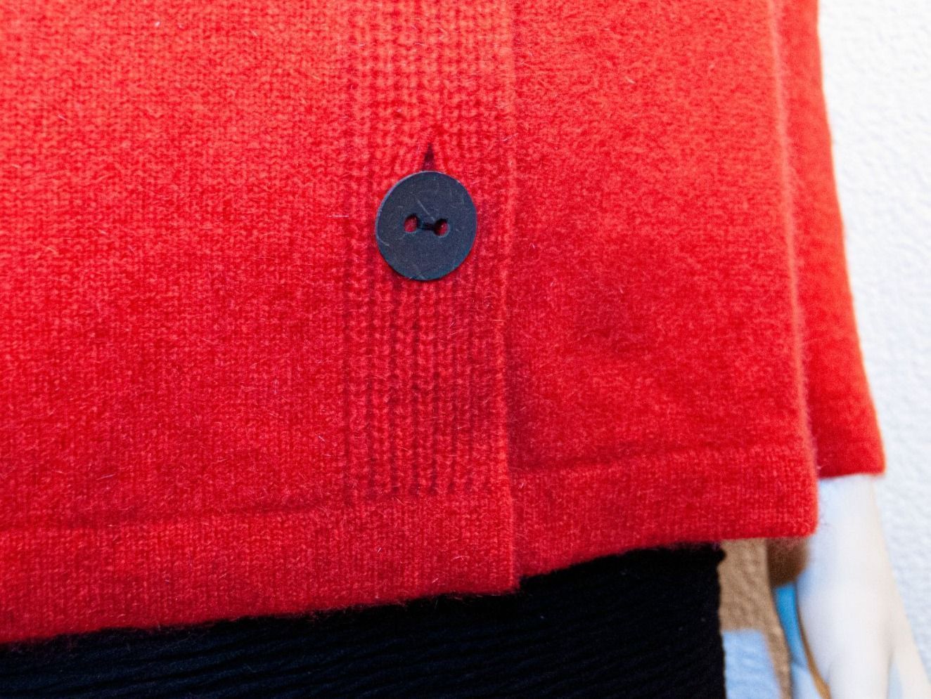 Jacken: Possum Damen Jacke mit Rüschen L rot – Neu und originalverpackt aus Zollikofen von marys-choice 2
