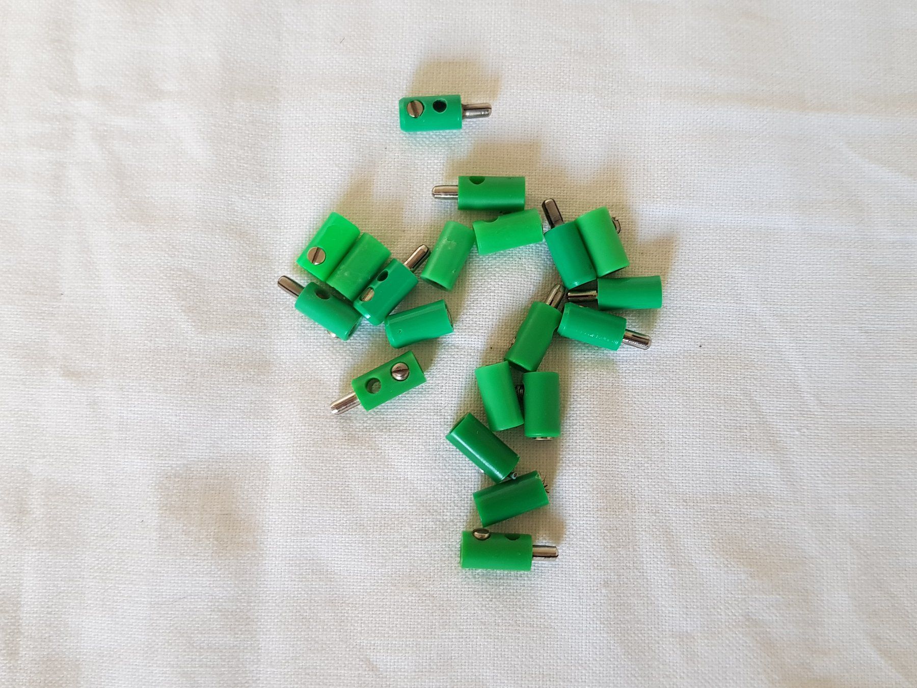 Modellini di ferrovie: 10 Paar Bananenstecker – Usato da Luzern venduto da inca55