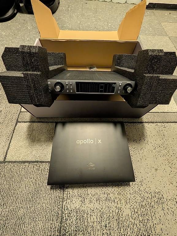Attrezzatura per studi di registrazione: Universal Audio Apollo x8  – Usato da Zürich venduto da Flvr 2