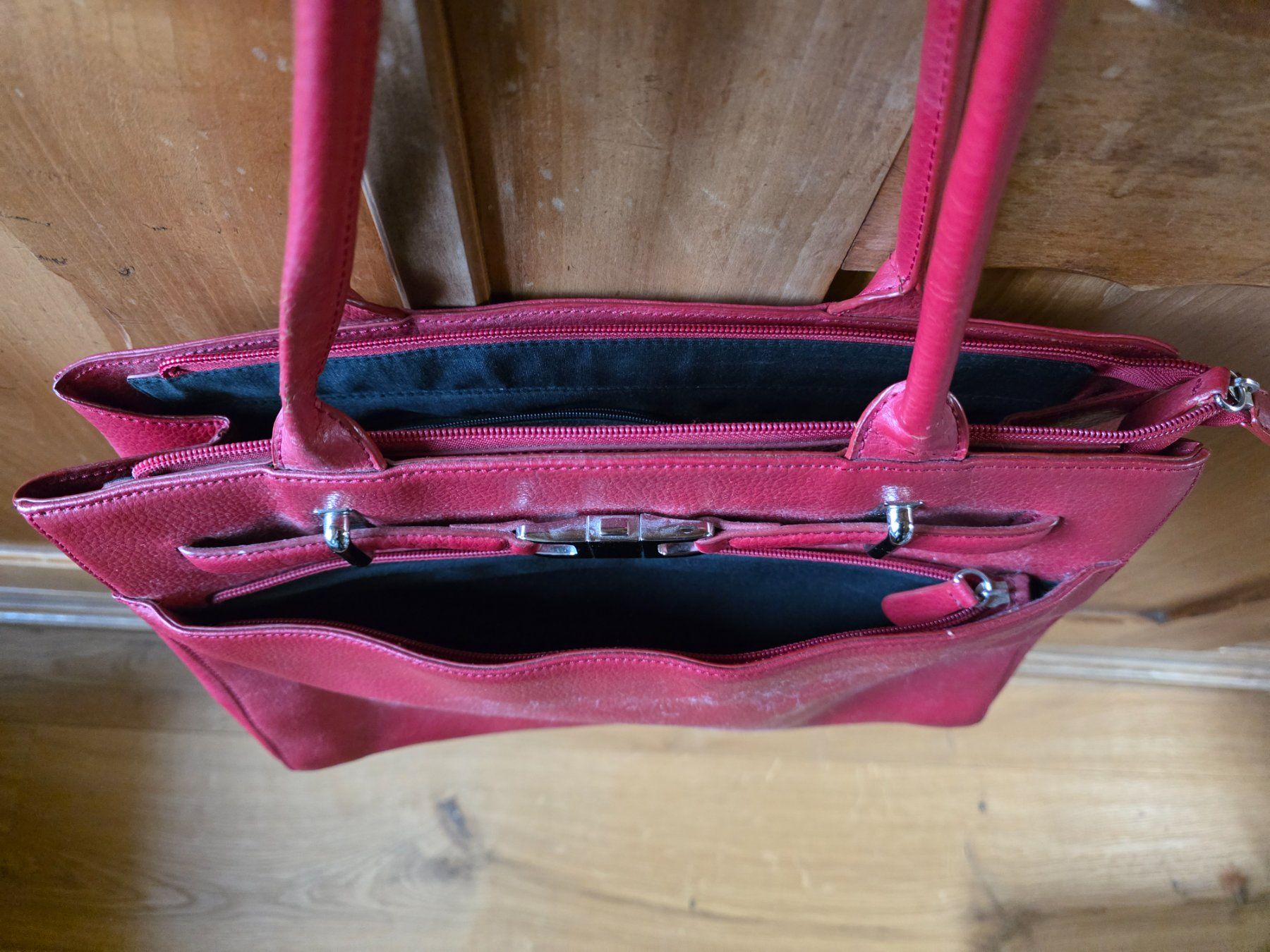 Borse da donna: Vintage rote Leder Hand Tasche – Usato da Walterswil BE venduto da Lonitti 6