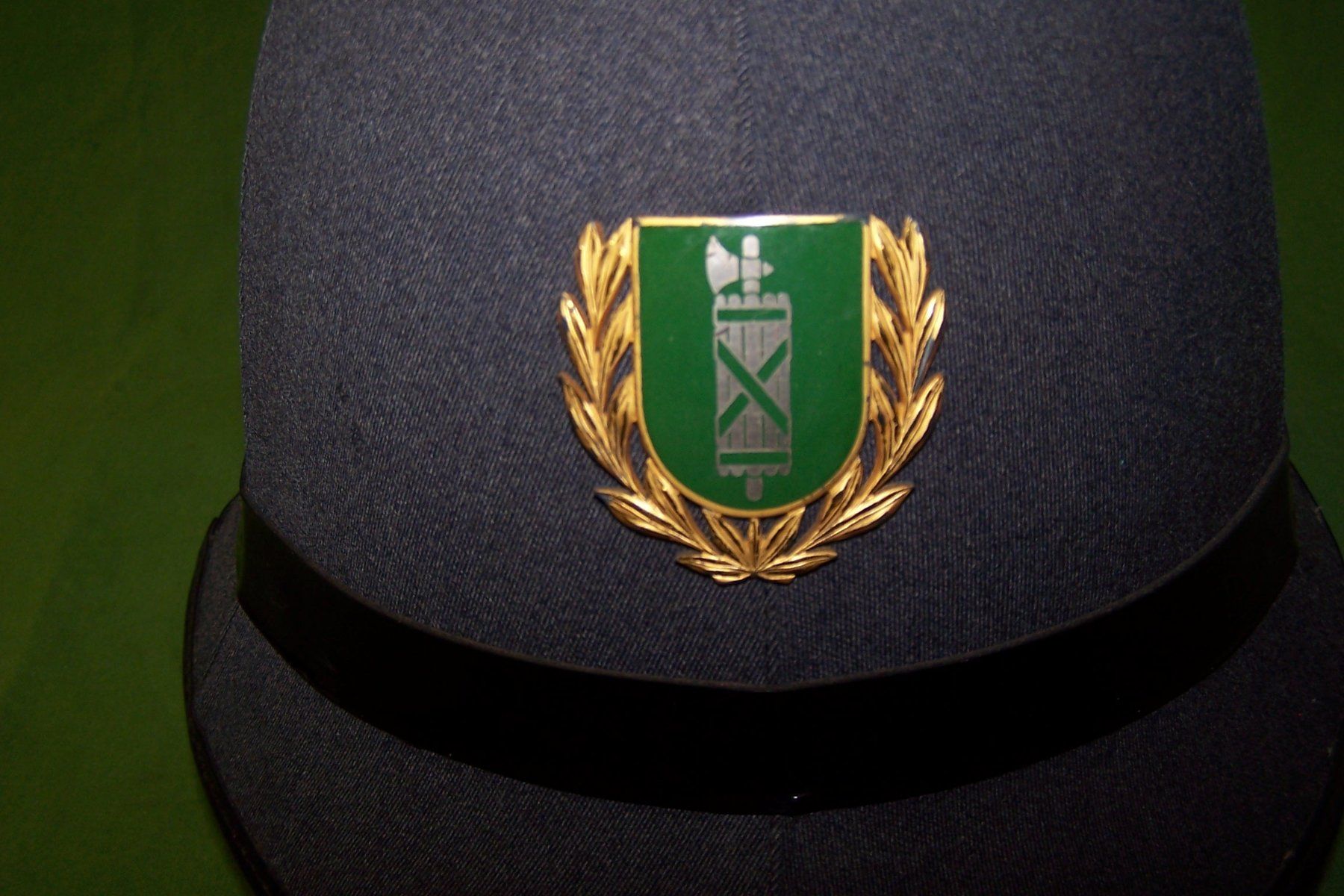Uniformi: Polizeihelm SG, Bobbyhelm, Topzustand, selten! – Usato da Lenggenwil venduto da swissbrooker 2
