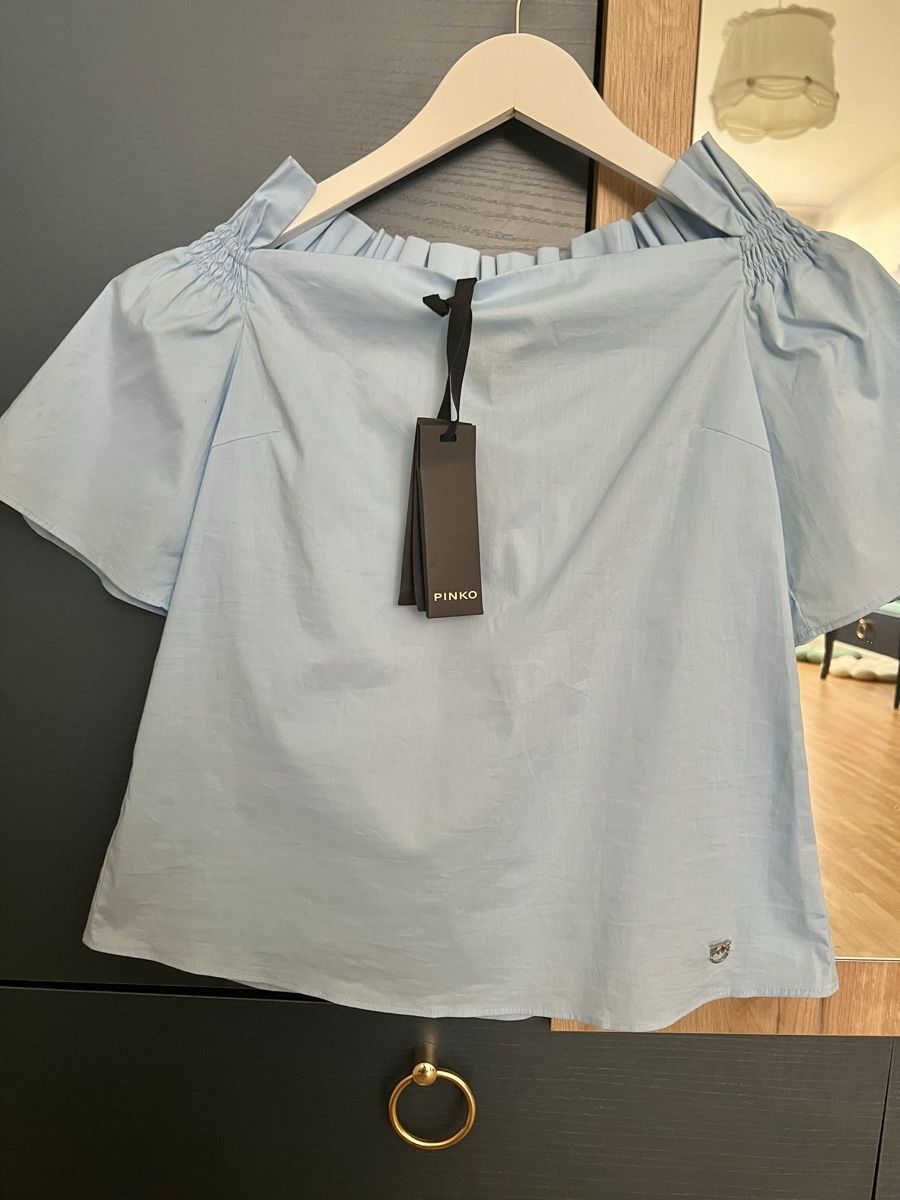 Pinko Top: Pinko Light Blue Top New, Gr.40 – Nuovo e nell'imballaggio originale da Wettingen venduto da silven