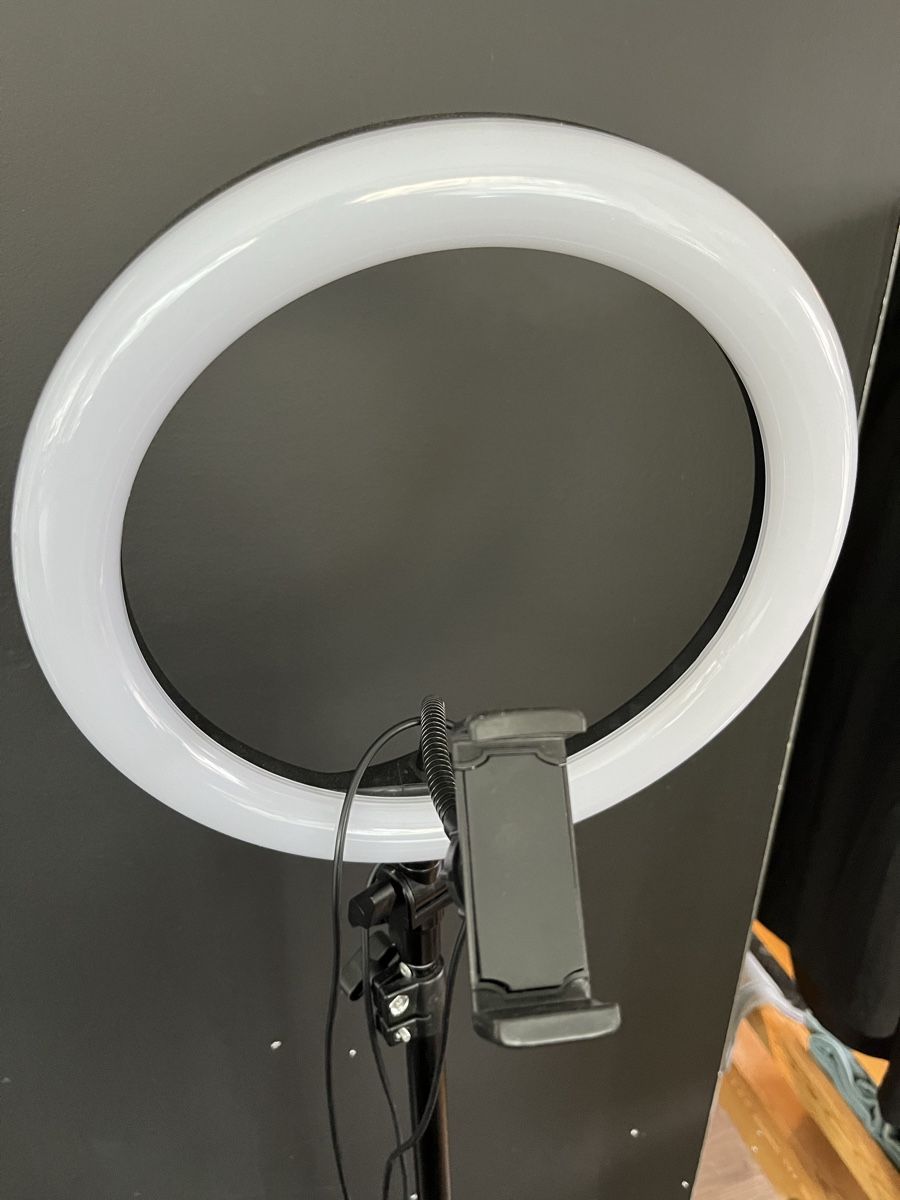 Treppiedi & Teste: Selfie - Lichtständer – Nuovo (secondo la descrizione) da Einsiedeln venduto da sandramon 2