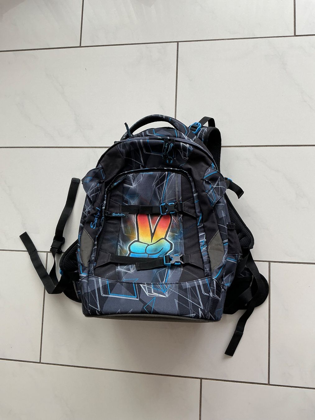 Satch Sacs & sacs à dos: Satch Schulrucksack mit Coolem Airbrush – D'occasion à Biel-Benken BL par Sahra1 1