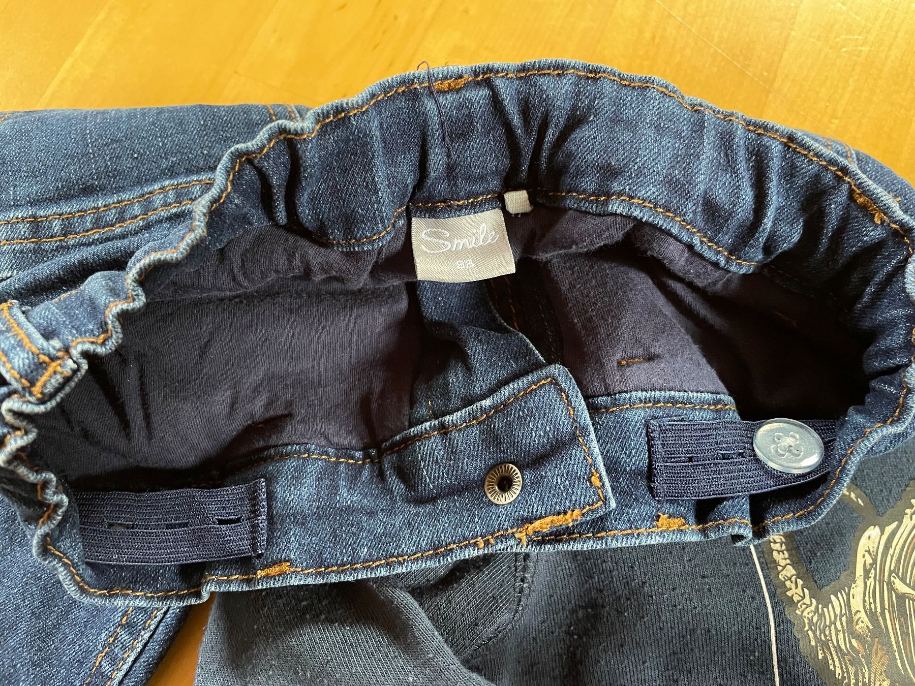 Lotti & Set di vestiti: Jeans Gr 98, Dinopullover Gr 98 – Usato da Hüntwangen venduto da fra_7nd2 2