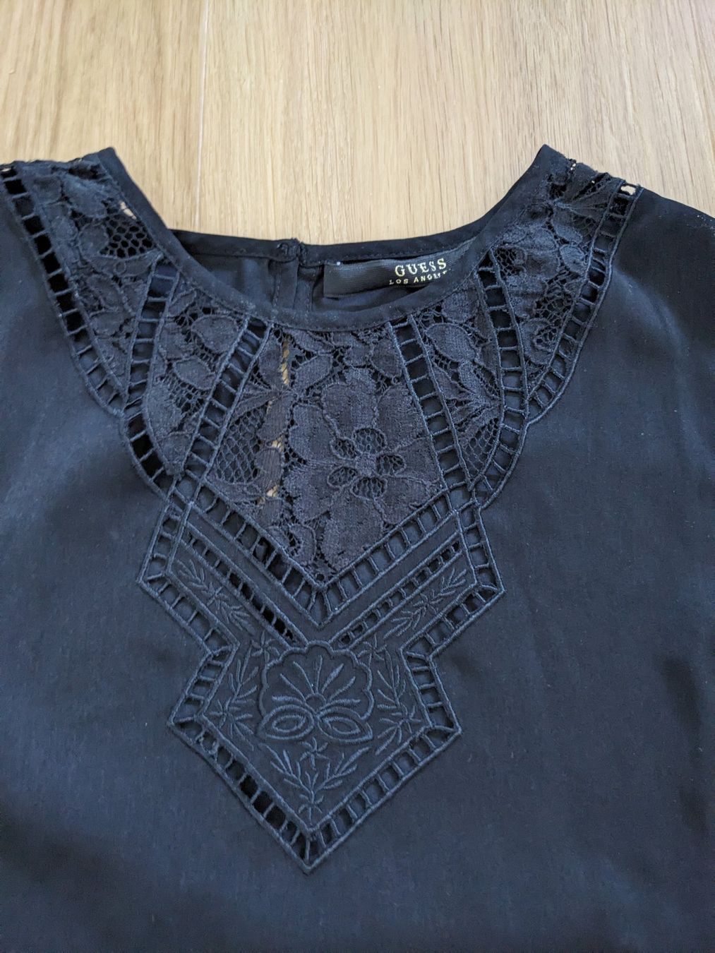 Guess Top: Guess Spitzentop XS – Usato da Lengnau AG venduto da Nathi88 2