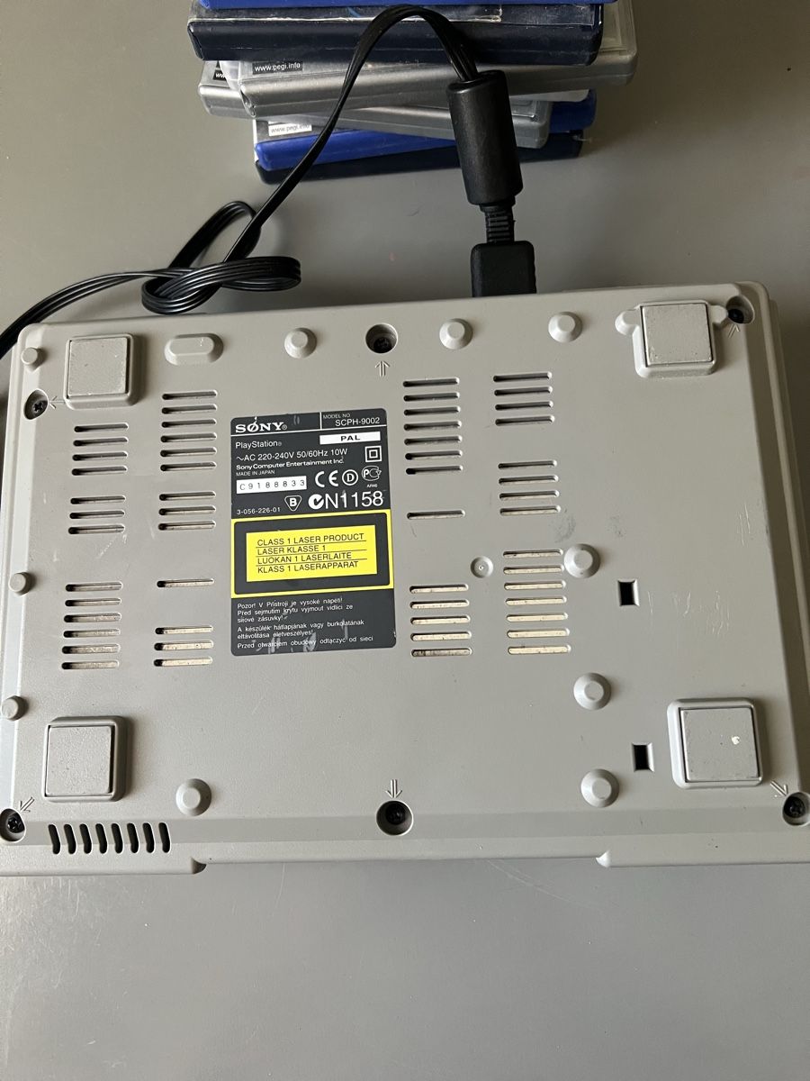 Sony Console: Ps1 avec accessoires et cd – Usato da Genève venduto da Gameretro.85 2