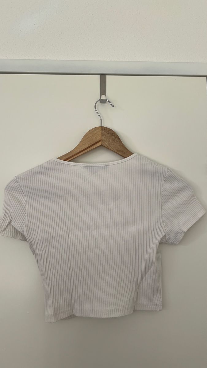 Top: Weißes Rib Crop Top – Usato da Wermatswil venduto da Jara.a.s 1