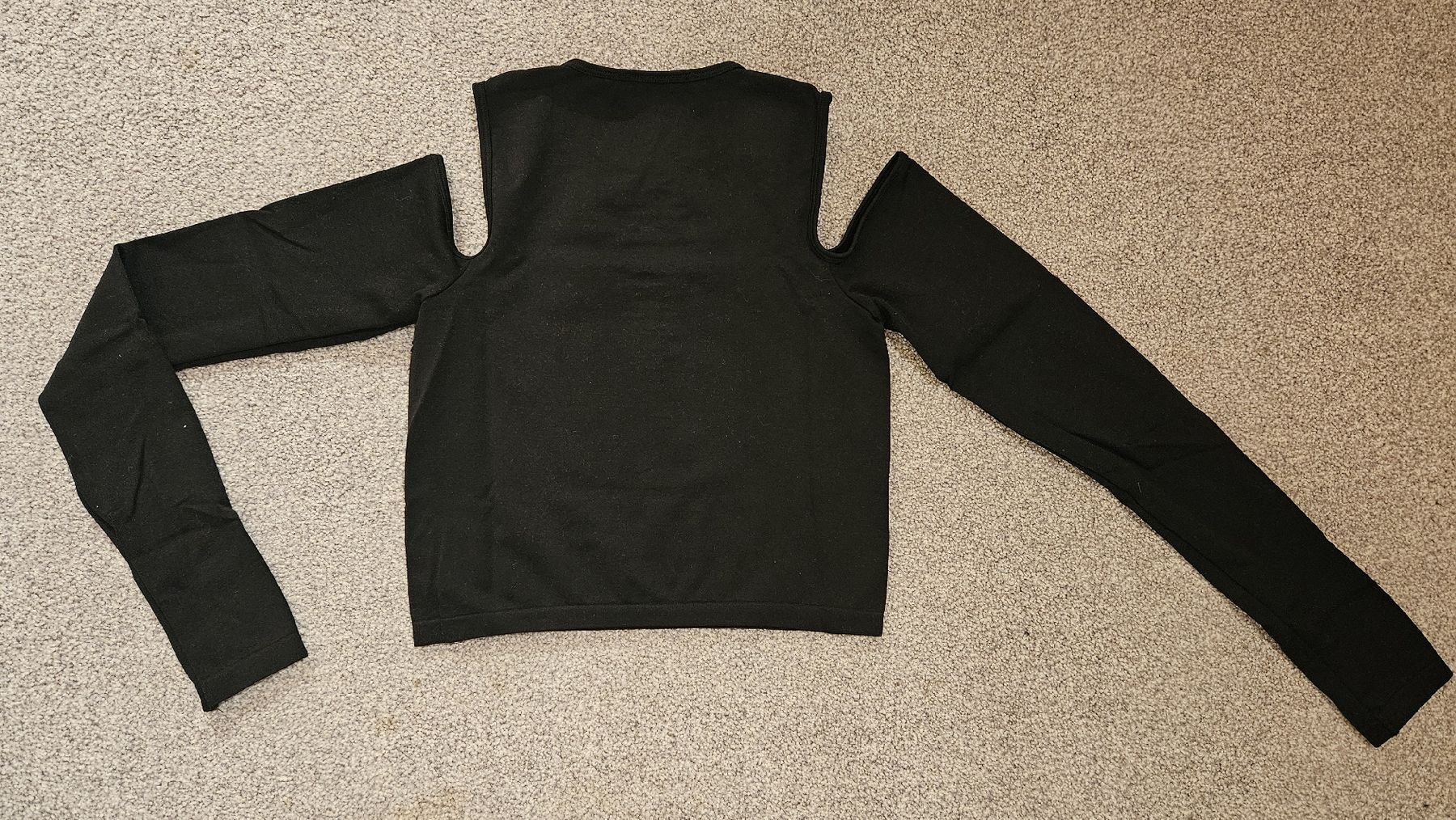 Pullover & Sweatshirts: Schwarzer Cutout Pullover – Gebraucht aus Sax von Kieselstei 2