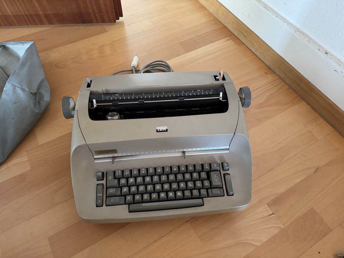 IBM Schreibmaschinen: IBM Electric Typewriter Model 71 – Gebraucht aus Uster von Beni2000