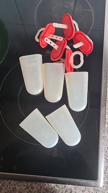 Recipients et similaires: Tupperware, Glacestängel Formen – D'occasion à Bremgarten AG par melaka 1