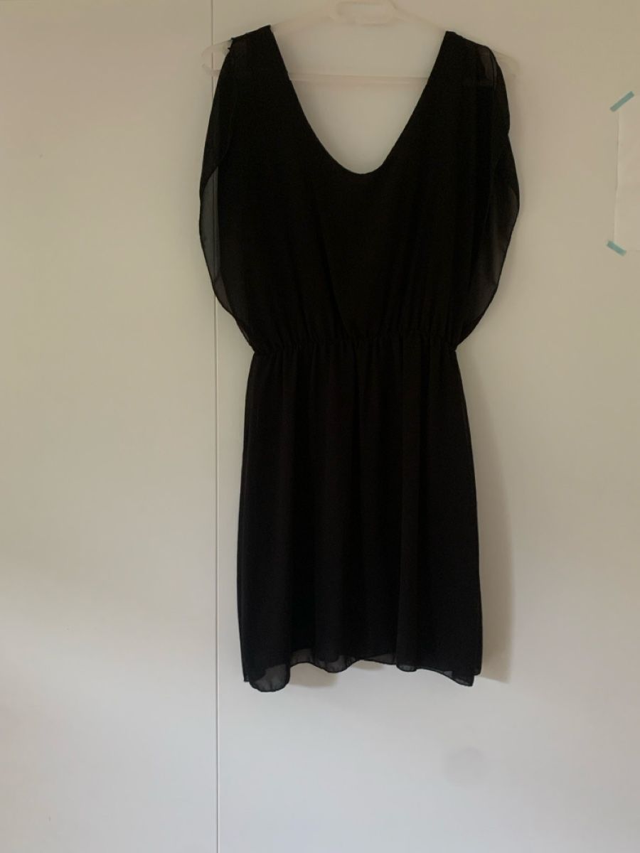 Kleider: Black short dress size M V-neck  – Neu (gemäss Beschreibung) aus Zürich von ama_k88c