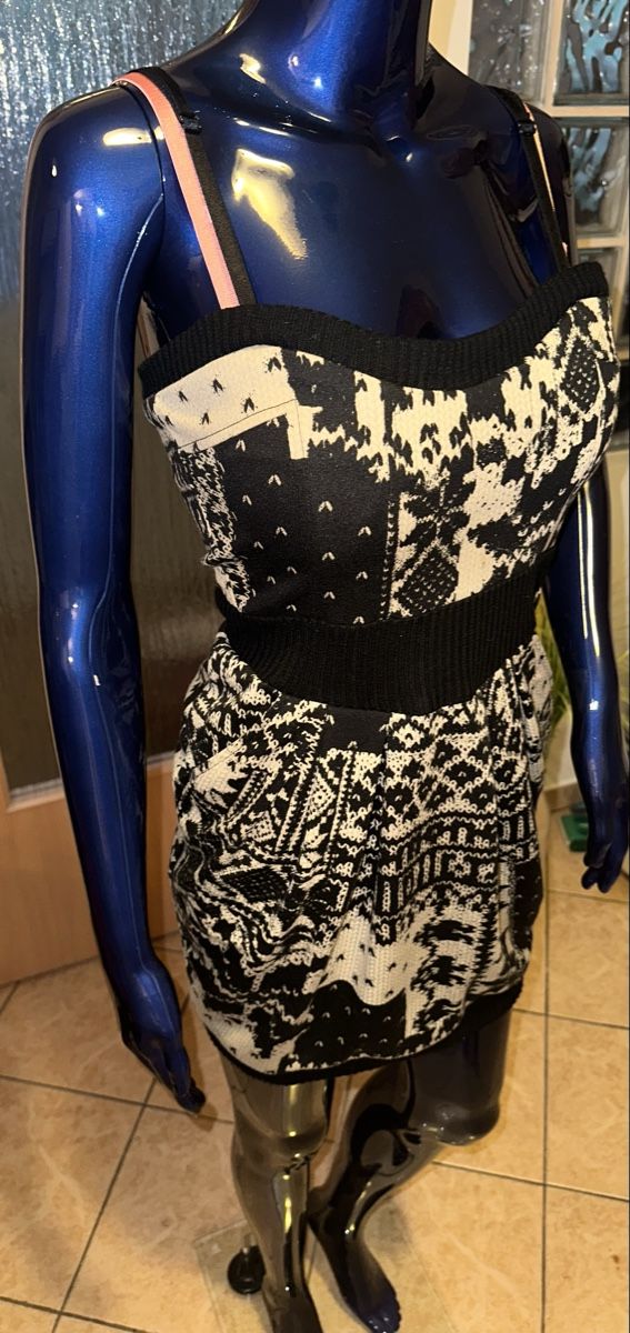Vestiti: RINASCIMENTO KLEID GR. S – Usato da Unteraegeri venduto da MH203 3