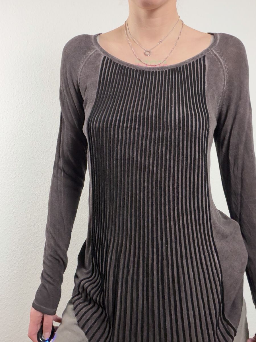Top: Long sleeve top grey  – Usato da Knonau venduto da Grapesvintage 6