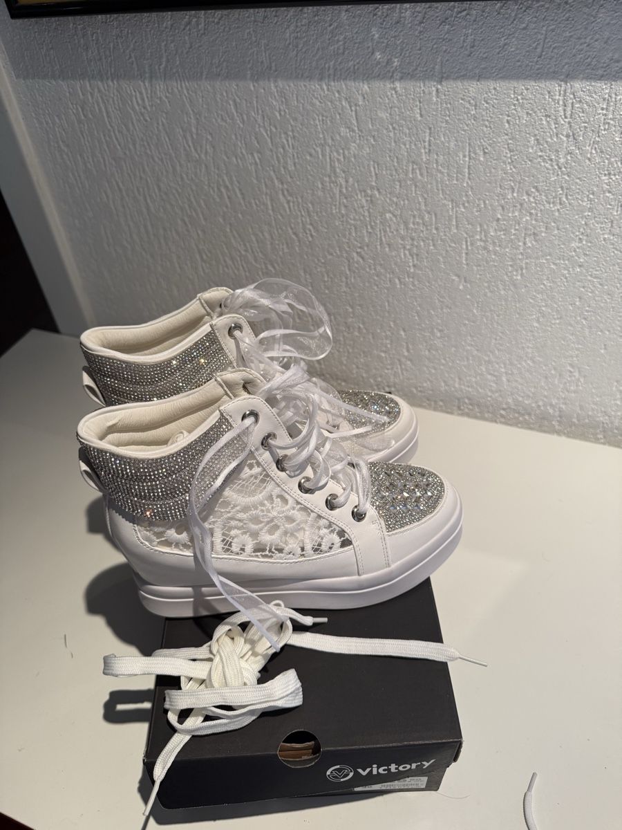Scarpe da donna: Brautschuhe Gr.37 Neu mit Strass & Spitze – Nuovo (secondo la descrizione) da Hemmental venduto da val_k2zb