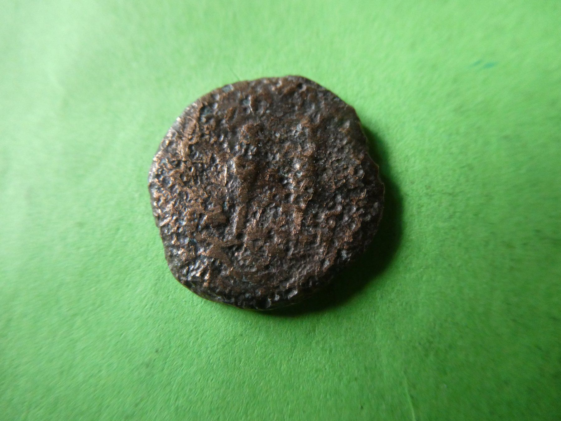 Tutti le monete: uralte Bronzemünze  18 mm     3.05  g – Usato da Hinterforst venduto da Rohusri 2
