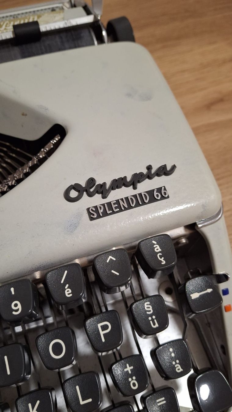 Macchine da scrivere: Schreibmaschine Olympia – Usato da Bäriswil BE venduto da vonys